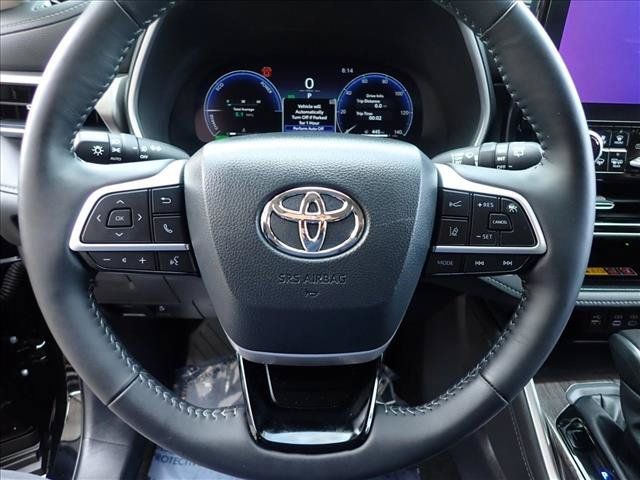 Certified 2026 Toyota Highlander Limited AWD/4WD image 15