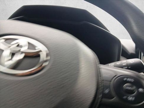 Used 2021 Toyota RAV4 LE FWD image 13