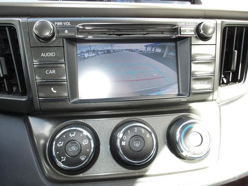 Used 2015 Toyota RAV4 LE AWD/4WD image 19