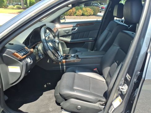 Used 2013 Mercedes-Benz E 350 4MATIC Sedan image 12