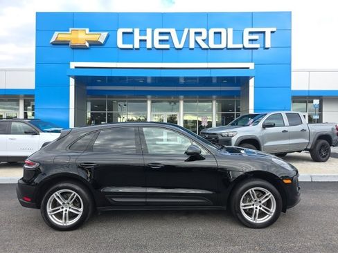 Used 2022 Porsche Macan image 3