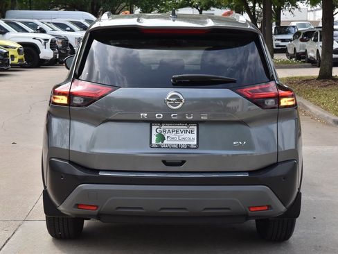 Used 2021 Nissan Rogue SV w/ Premium Package image 9