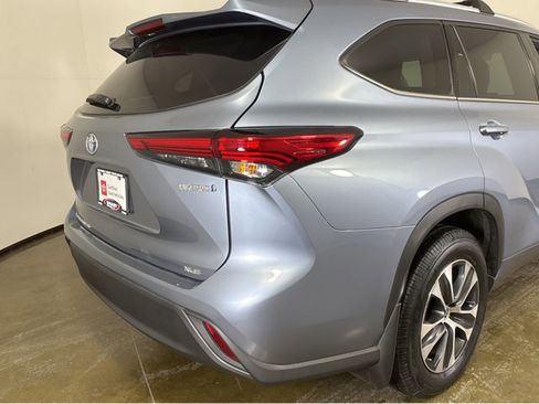 Used 2022 Toyota Highlander XLE image 23