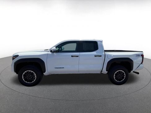 Used 2025 Toyota Tacoma TRD Off-Road AWD/4WD image 9