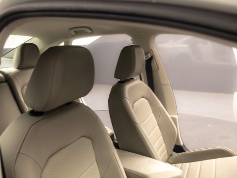 Used 2023 Volkswagen Jetta SE w/ Panoramic Sunroof Package FWD image 40