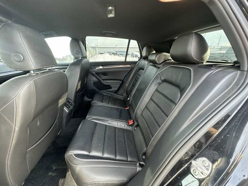 Used 2018 Volkswagen Golf R 4-Door image 23