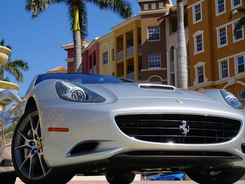 Used 2011 Ferrari California image 51