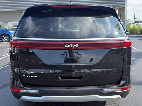 Used 2024 Kia Carnival LX FWD image 6