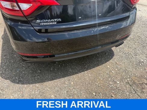 Used 2017 Hyundai Sonata SE FWD image 2