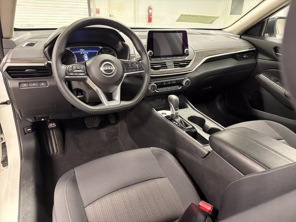 Used 2025 Nissan Altima 2.5 SV FWD image 26