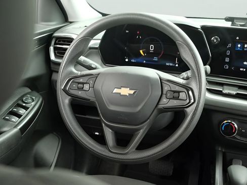 Used 2024 Chevrolet TrailBlazer LS w/ LS Confidence Package FWD image 9