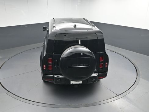 Certified 2023 Land Rover Defender 130 X-Dynamic SE image 36