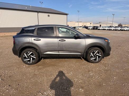 Certified 2025 Nissan Kicks SV image 5