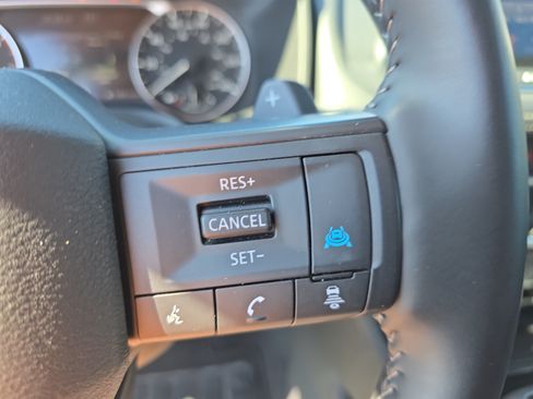 Used 2025 Nissan Rogue SV AWD/4WD image 24
