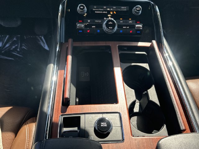 Used 2023 Lincoln Navigator Reserve AWD/4WD image 18