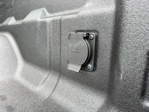 Used 2023 Chevrolet Colorado ZR2 w/ ZR2 Convenience Package III image 34