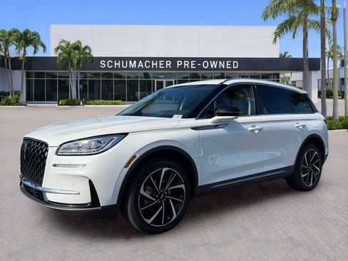 Used 2023 Lincoln Corsair Reserve w/ Equipment Group 201A FWD image 3