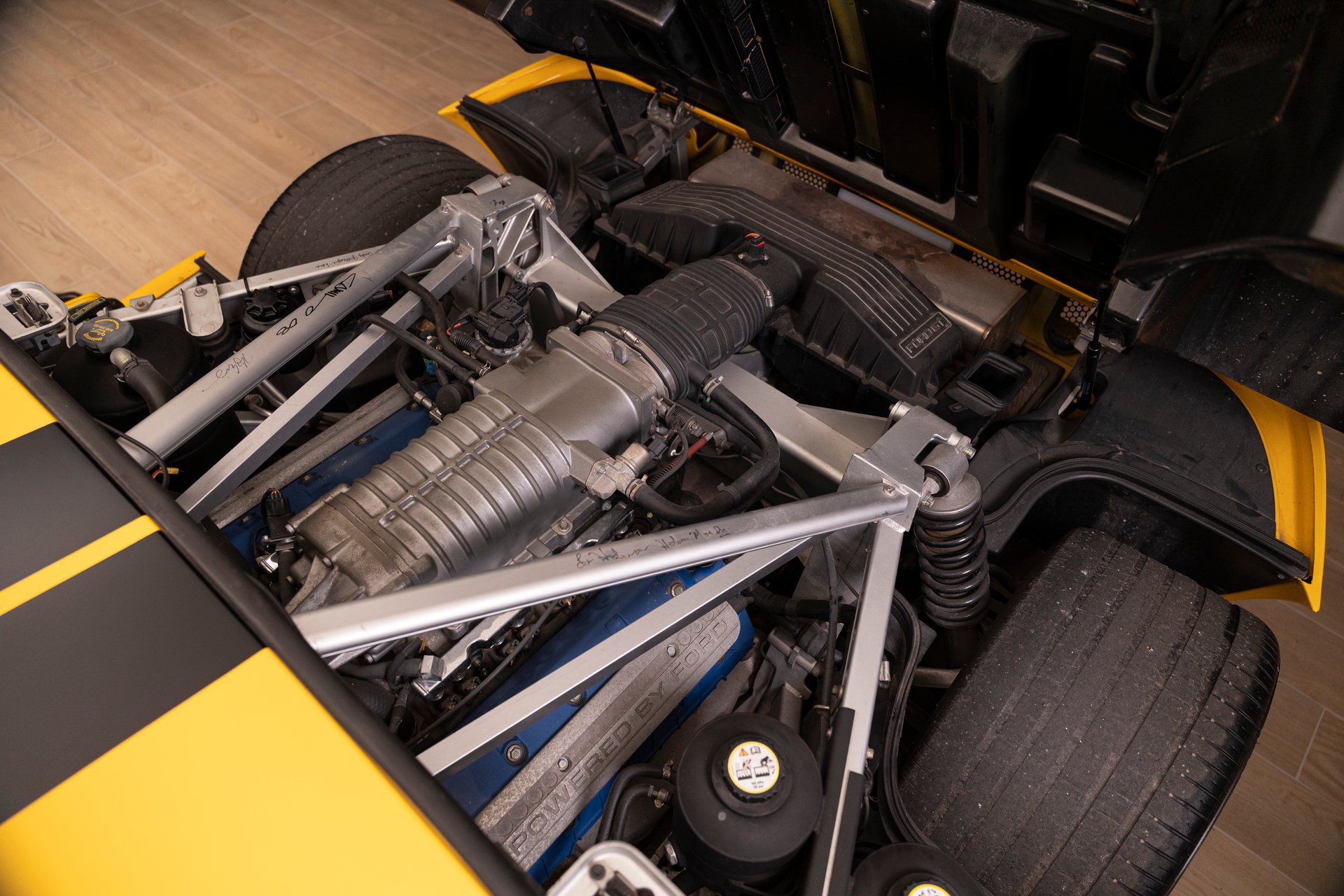 Used 2005 Ford GT RWD image 2