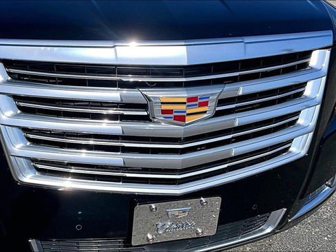 Used 2018 Cadillac Escalade ESV Platinum AWD/4WD image 27