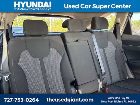 Used 2023 Kia Sorento LX image 8