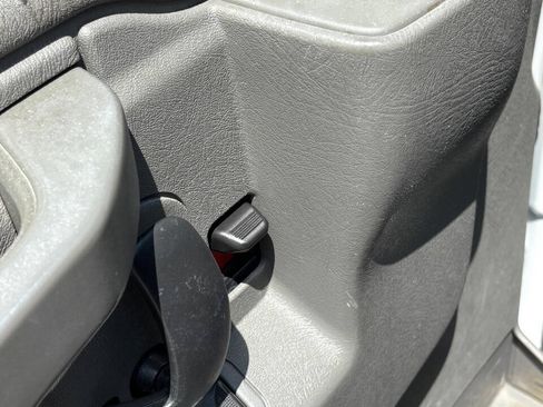 Used 2017 Chevrolet Express 2500 RWD image 25