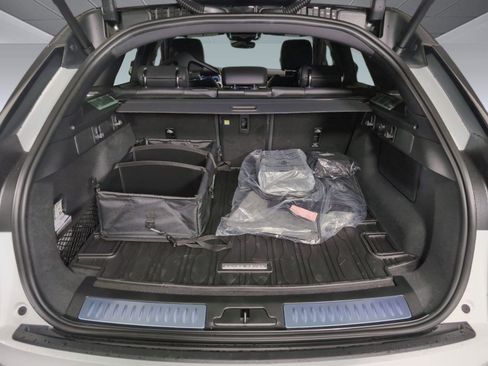 Certified 2026 Land Rover Range Rover Velar Dynamic SE image 26