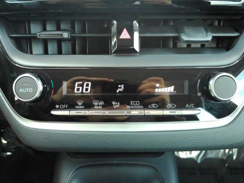Used 2026 Toyota Corolla LE FWD image 39
