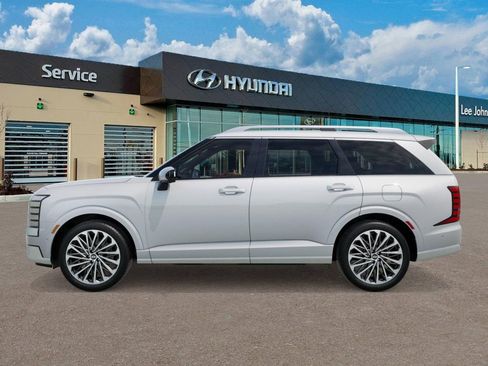 Used 2026 Hyundai Palisade Calligraphy image 3