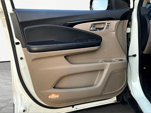 Used 2016 Honda Pilot Touring image 23