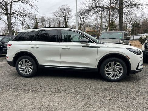 New 2026 Lincoln Corsair Premiere image 3