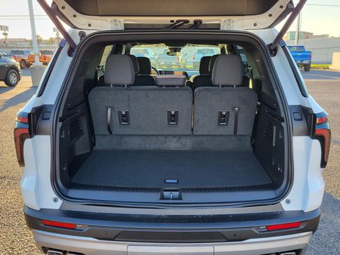 New 2026 Chevrolet Traverse LT image 12