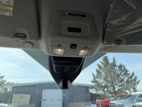 Used 2023 Ford E-Transit Medium Roof image 18