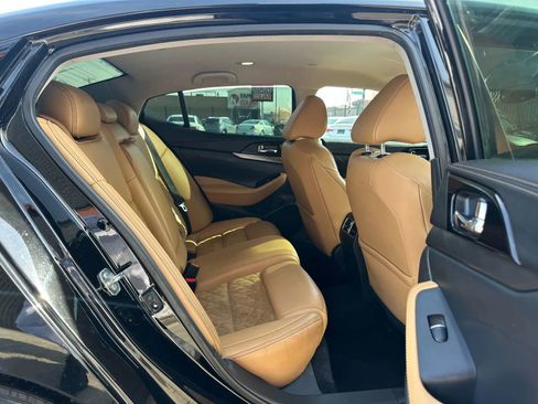 Used 2017 Nissan Maxima SR image 10