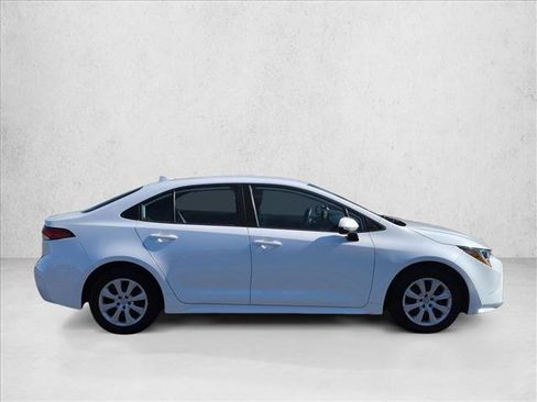 Used 2023 Toyota Corolla LE image 4