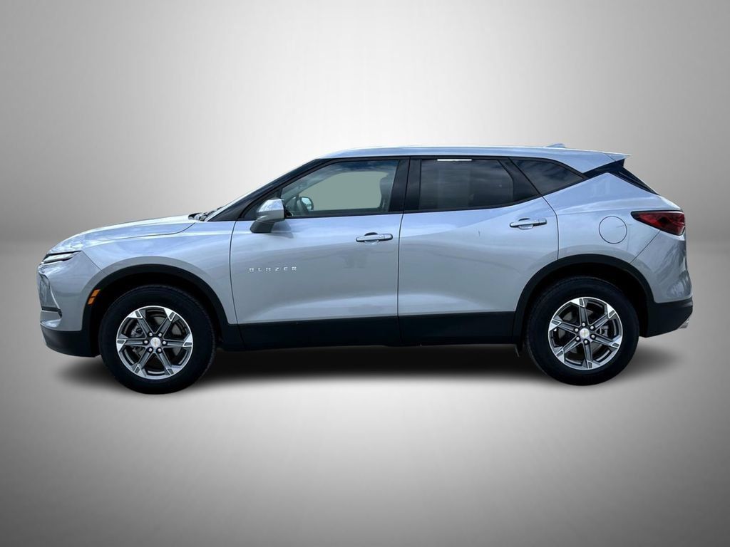 Used 2025 Chevrolet Blazer LT AWD/4WD image 8