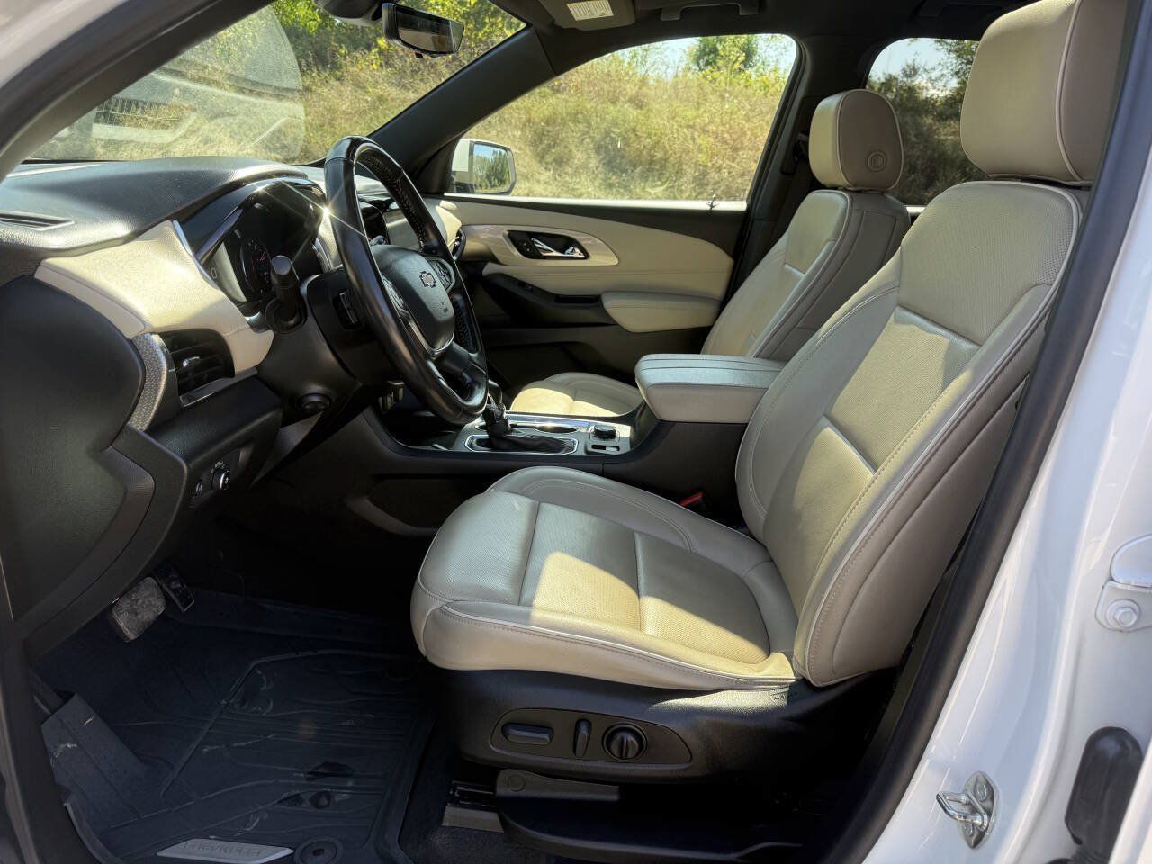 Used 2022 Chevrolet Traverse Premier w/ LPO, Floor Liner Package AWD/4WD image 8