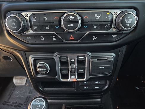 Used 2020 Jeep Wrangler Unlimited Willys image 24