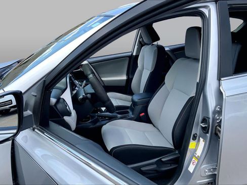 Used 2018 Toyota RAV4 XLE FWD image 7