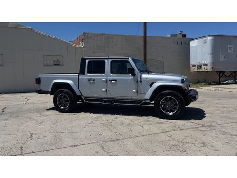 Used 2022 Jeep Gladiator Overland w/ Popular Equipment Package AWD/4WD image 4