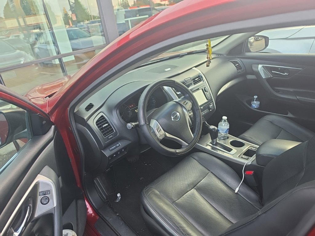 Used 2015 Nissan Altima 2.5 SL w/ Technology Package FWD image 8
