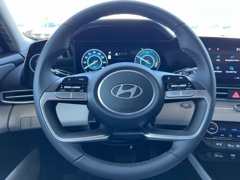 New 2025 Hyundai Elantra Limited image 21