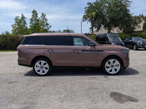Used 2025 Lincoln Navigator Black Label AWD/4WD image 3