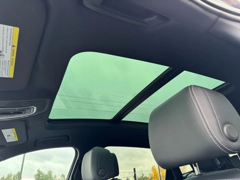 Used 2022 Audi e-tron Premium Plus w/ Premium Plus Package image 43