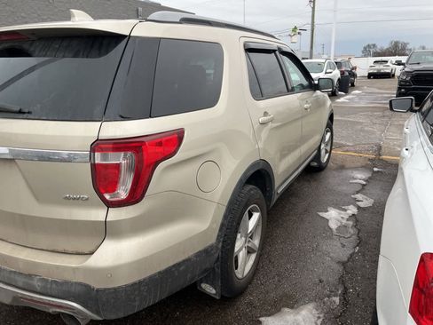 Used 2017 Ford Explorer XLT w/ Equipment Group 202A image 14