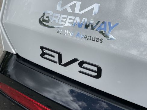 New 2026 Kia EV9 Land w/ Nightfall Edition Package image 10