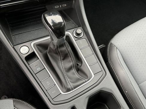 Used 2025 Volkswagen Jetta SE image 40