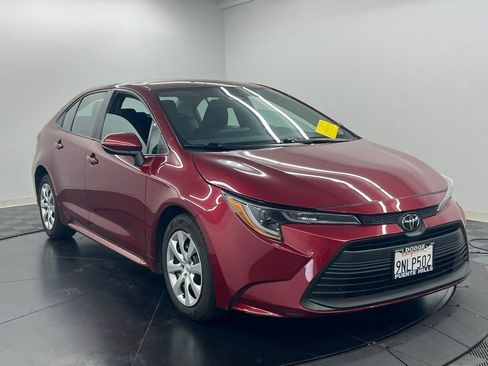 Used 2023 Toyota Corolla LE FWD image 3