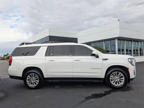 Used 2022 GMC Yukon XL SLE w/ Max Trailering Package image 3