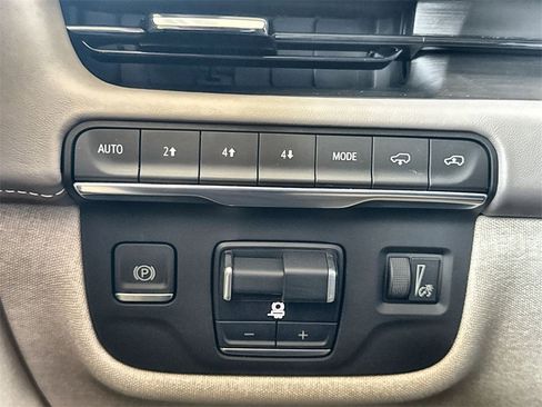 Certified 2024 Cadillac Escalade Sport Platinum w/ Heavy-Duty Trailer Package image 17