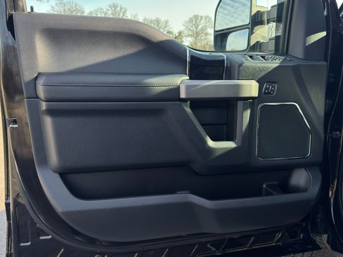 Used 2022 Ford F350 Platinum image 13